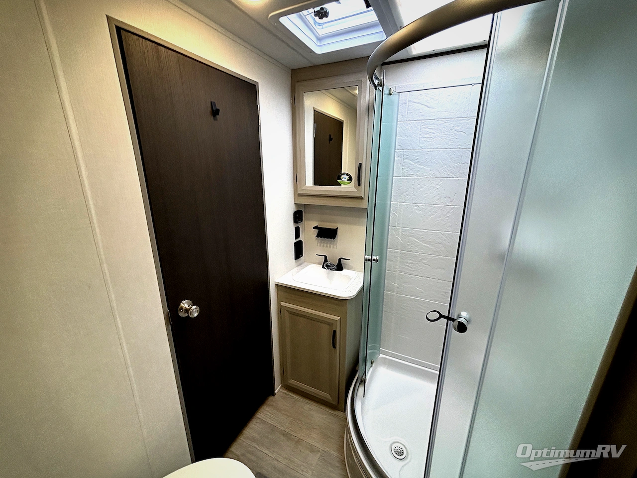 2027 Coachmen Catalina Legacy Edition 293TQBSCK Photo 9