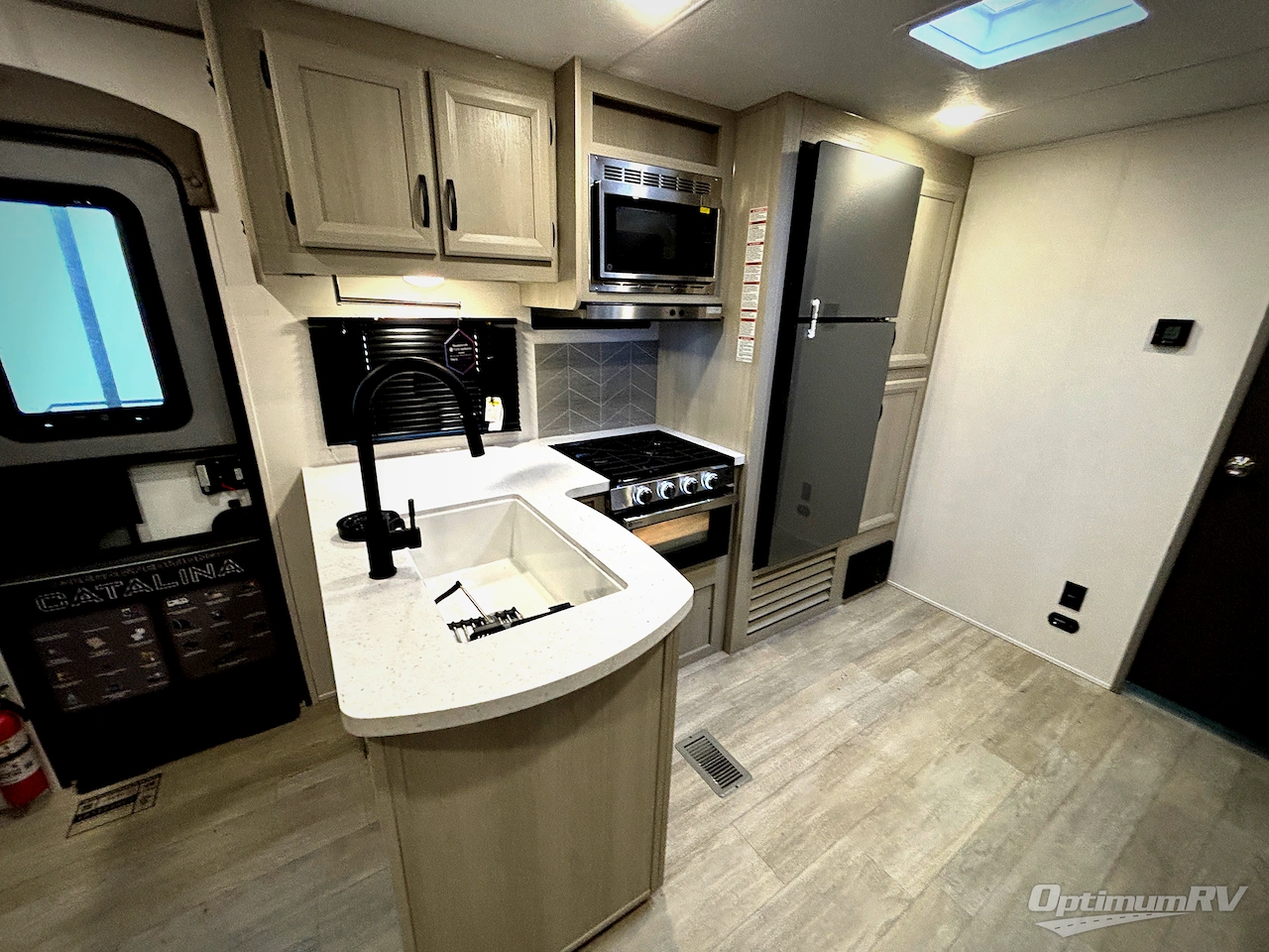 2027 Coachmen Catalina Legacy Edition 293TQBSCK Photo 12