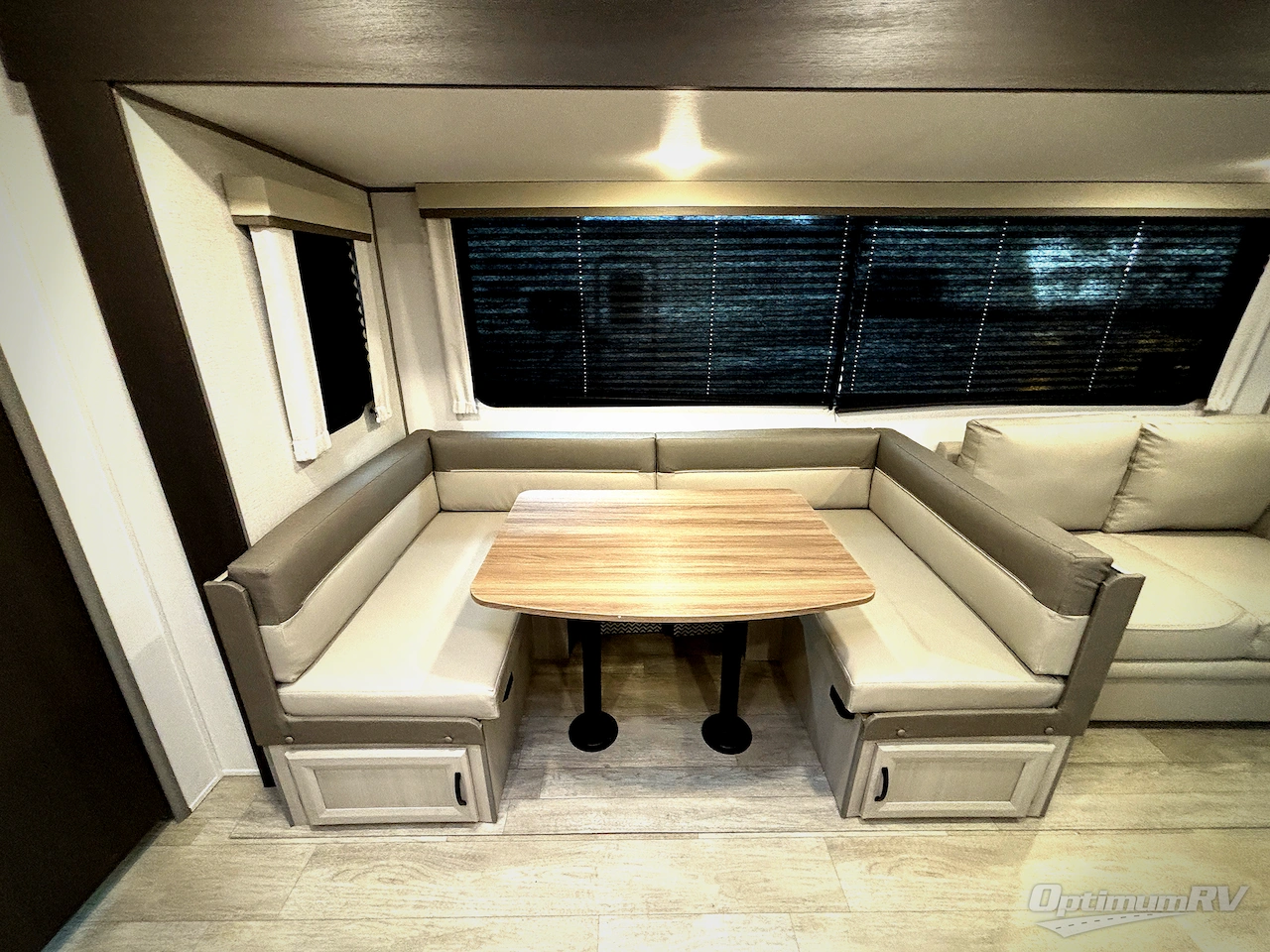 2027 Coachmen Catalina Legacy Edition 293TQBSCK Photo 13