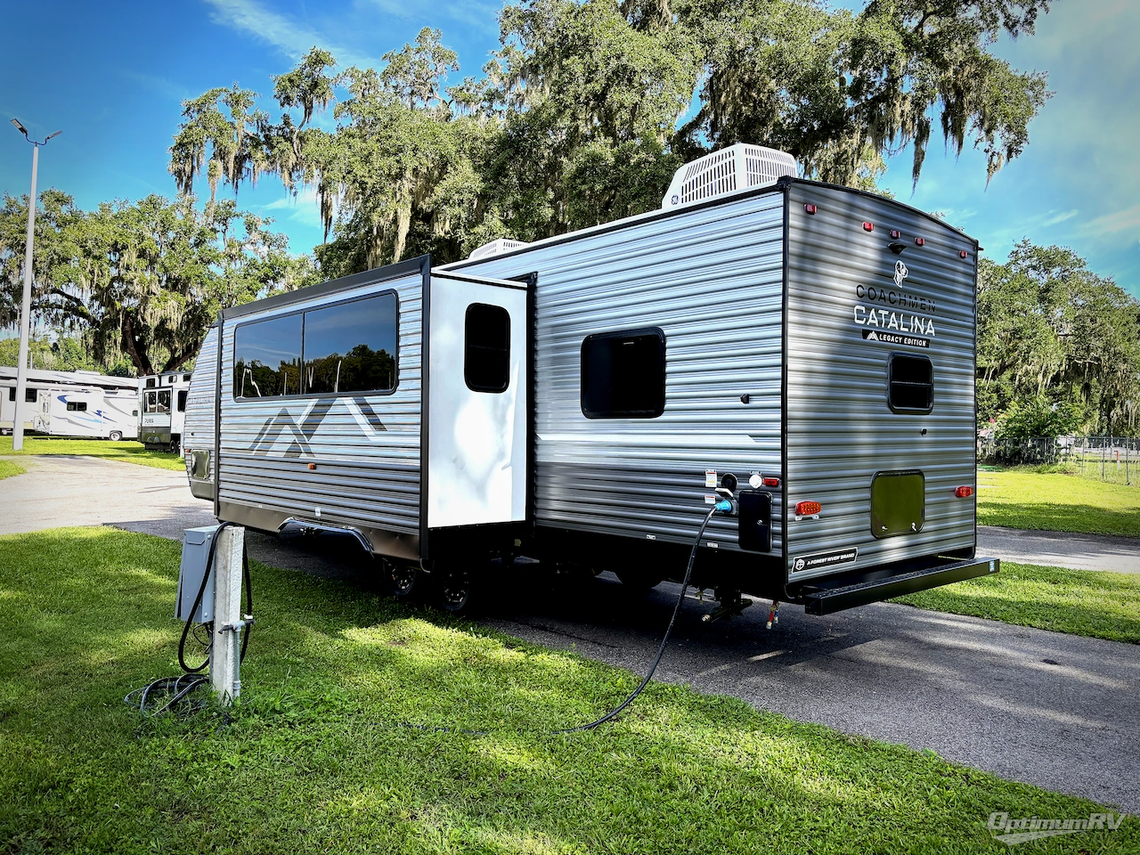 2027 Coachmen Catalina Legacy Edition 293TQBSCK Photo 3