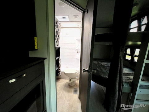 2027 Coachmen Catalina Legacy Edition 273DBHCK RV Photo 4
