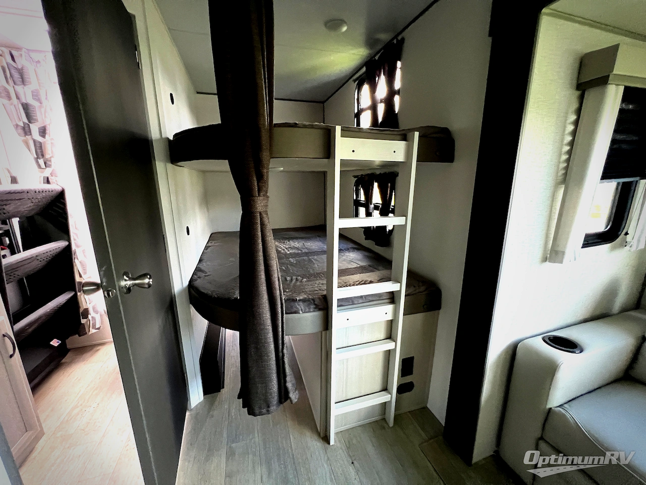2027 Coachmen Catalina Legacy Edition 273DBHCK Photo 12