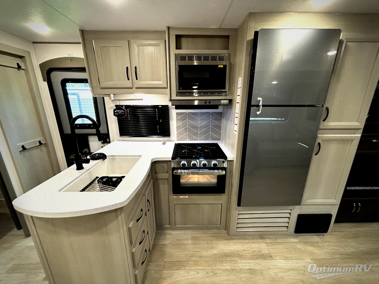 2027 Coachmen Catalina Legacy Edition 273DBHCK Photo 6