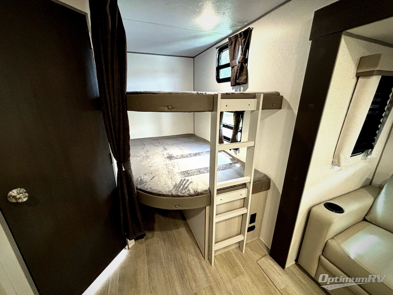 2027 Coachmen Catalina Legacy Edition 273DBHCK Photo 13