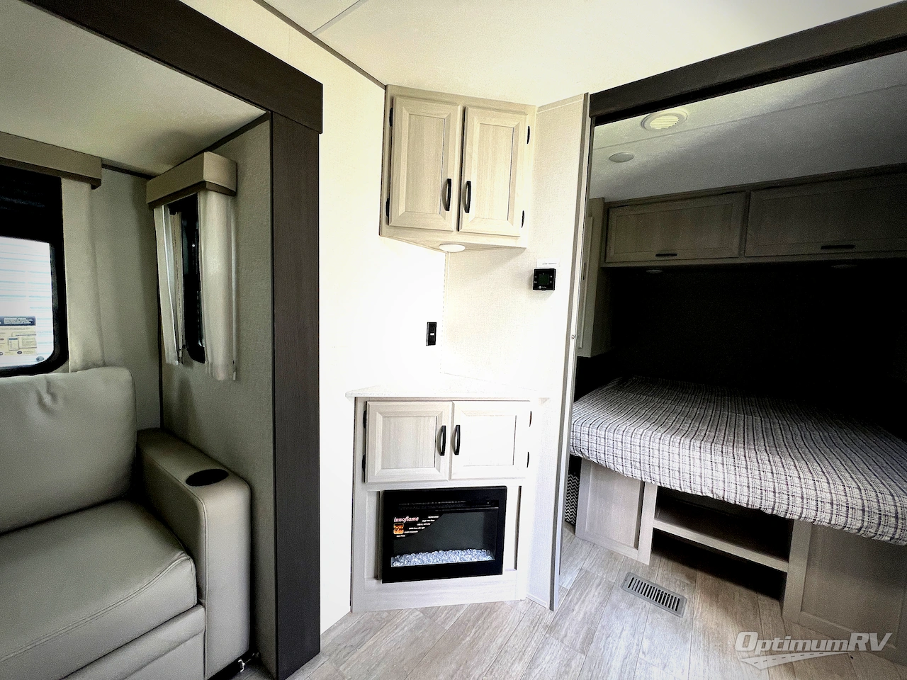2027 Coachmen Catalina Legacy Edition 243RBS Photo 6