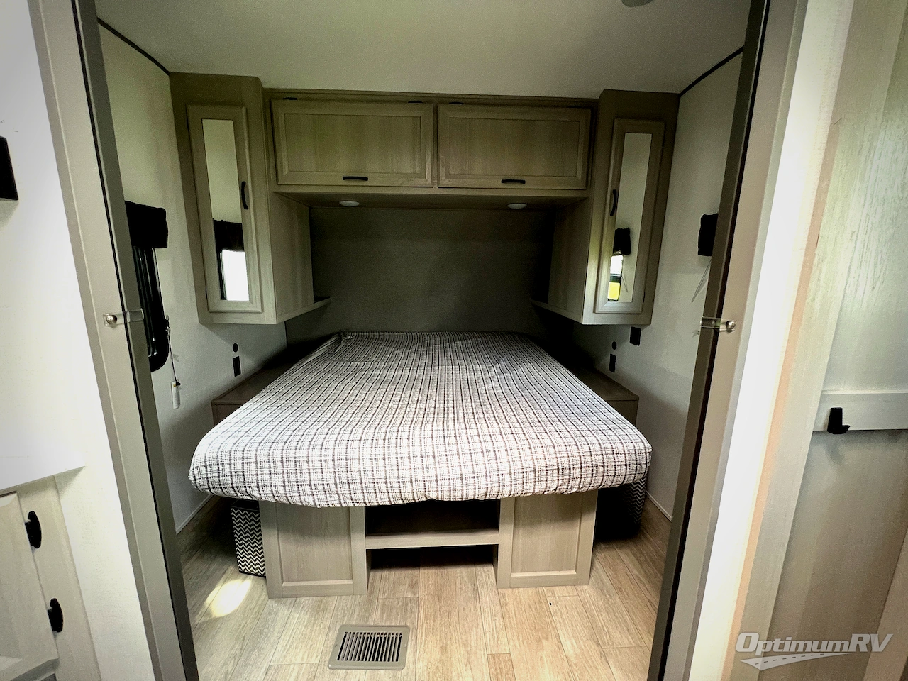 2027 Coachmen Catalina Legacy Edition 243RBS Photo 17