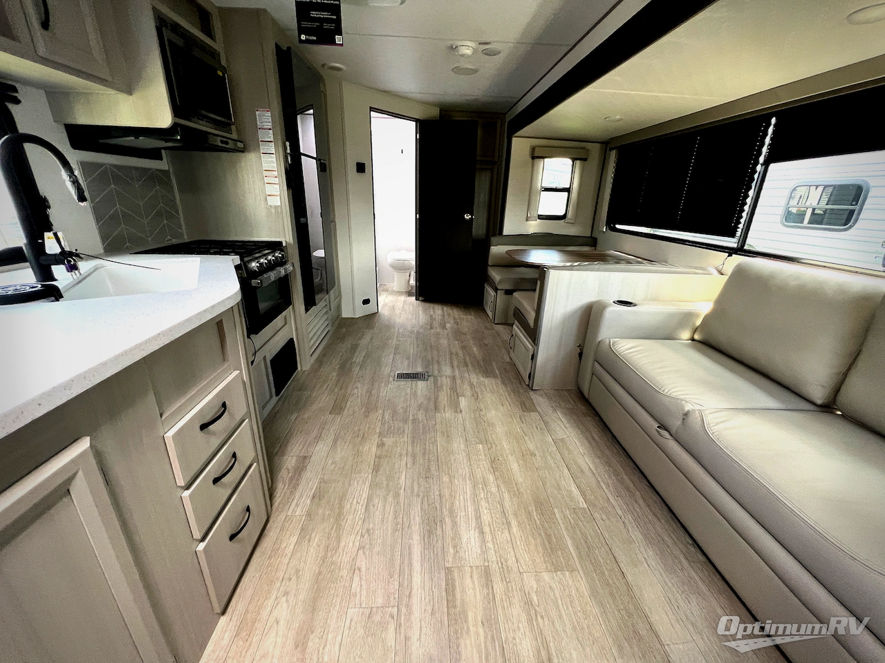 2027 Coachmen Catalina Legacy Edition 243RBS Photo 5