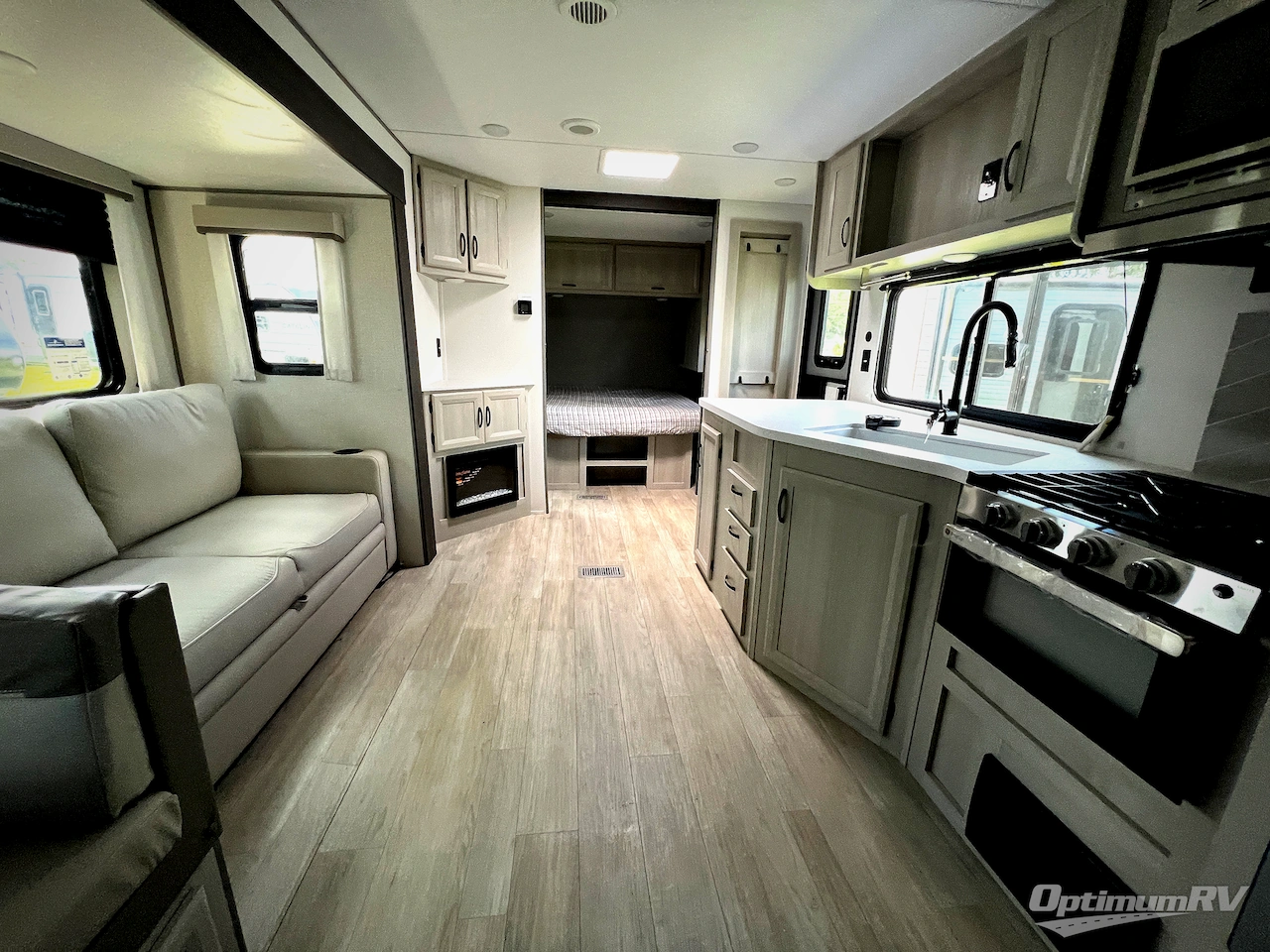2027 Coachmen Catalina Legacy Edition 243RBS Photo 18