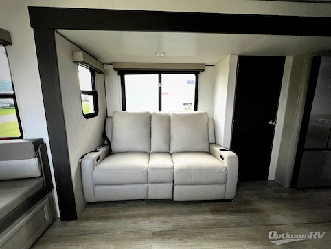 2027 Coachmen Catalina Legacy Edition 283RNR RV Photo 2