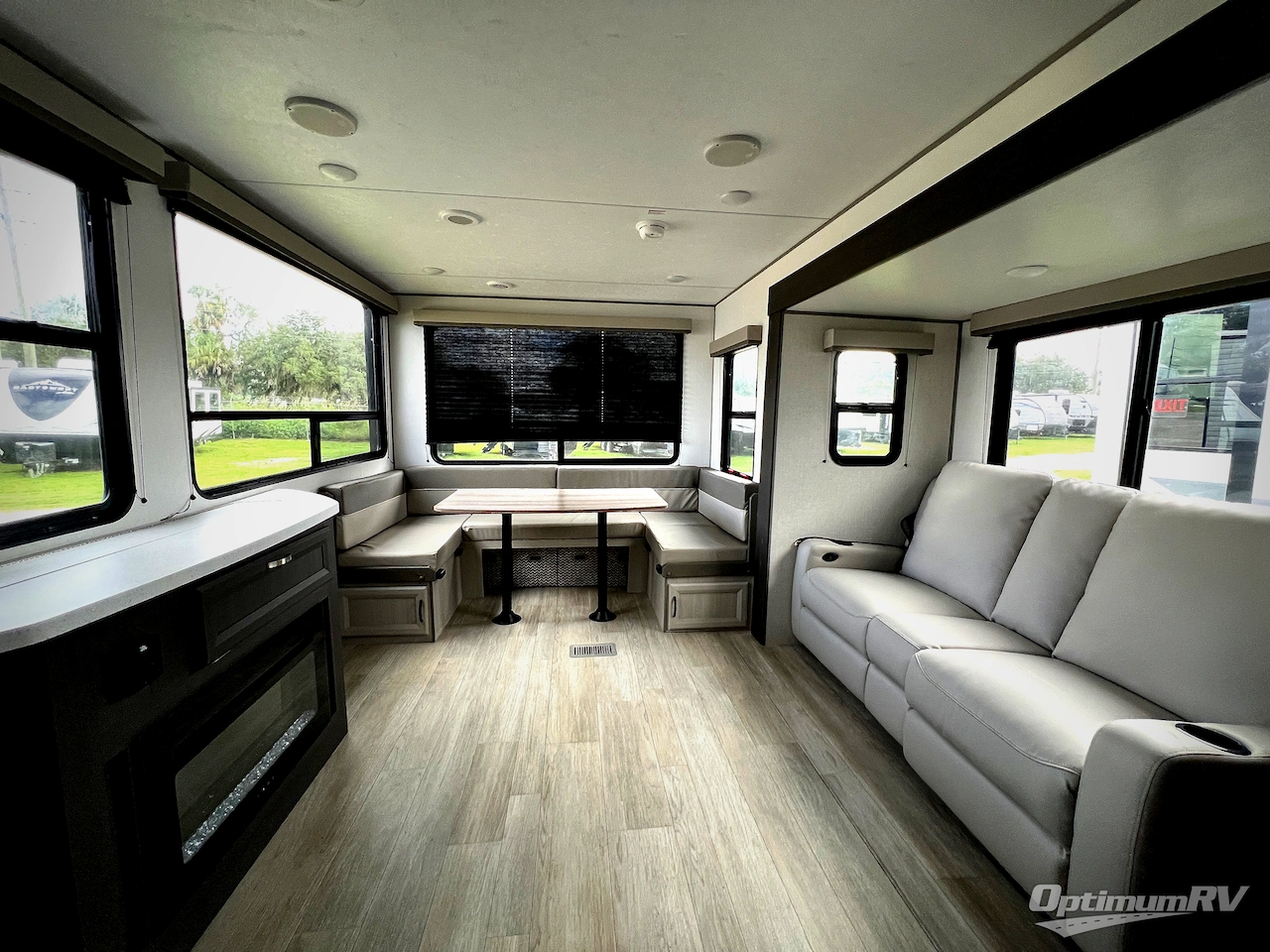 2027 Coachmen Catalina Legacy Edition 283RNR Photo 4