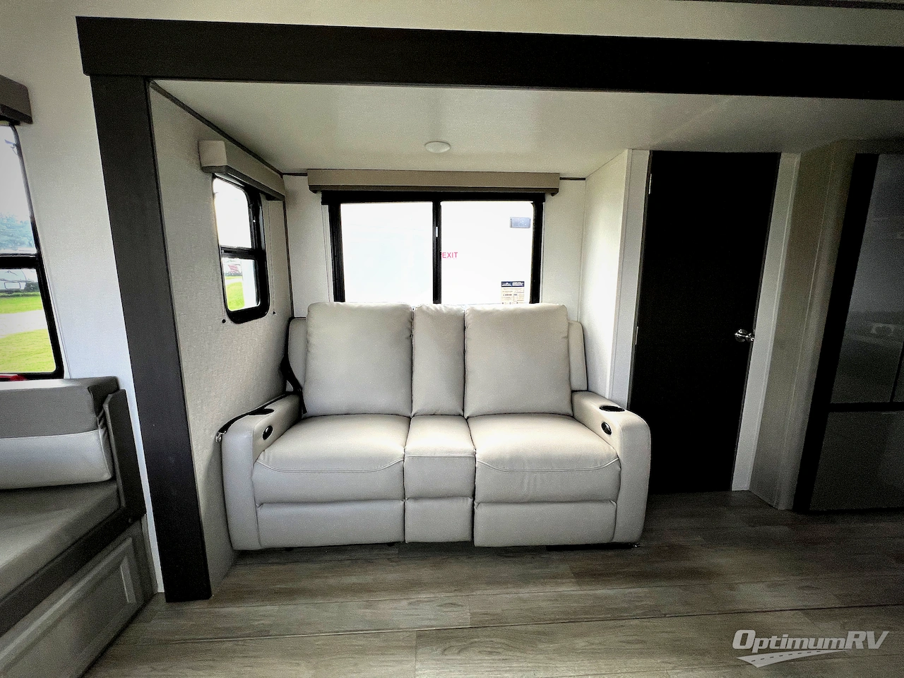 2027 Coachmen Catalina Legacy Edition 283RNR Photo 6