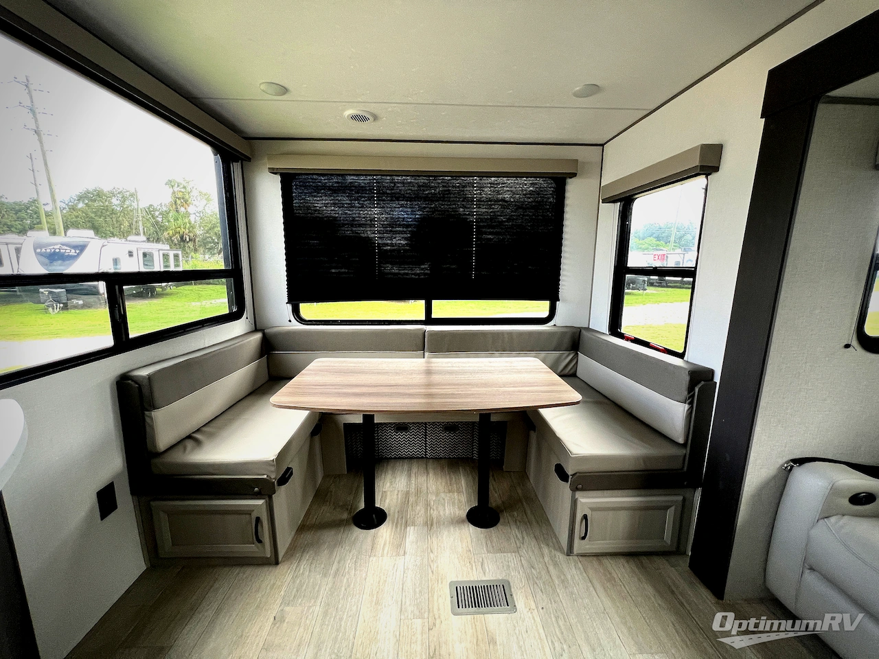 2027 Coachmen Catalina Legacy Edition 283RNR Photo 7