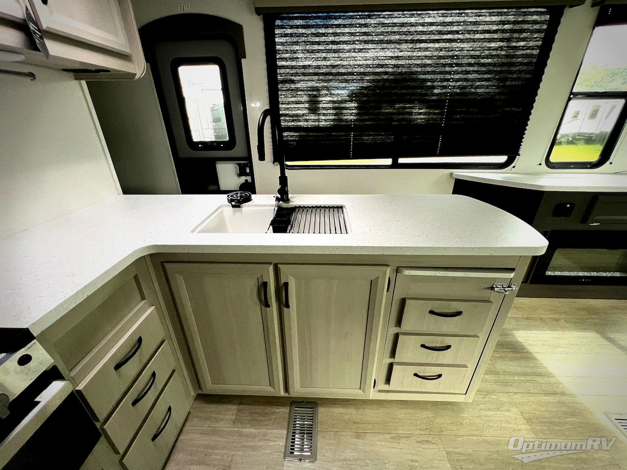 2027 Coachmen Catalina Legacy Edition 283RNR Photo 10