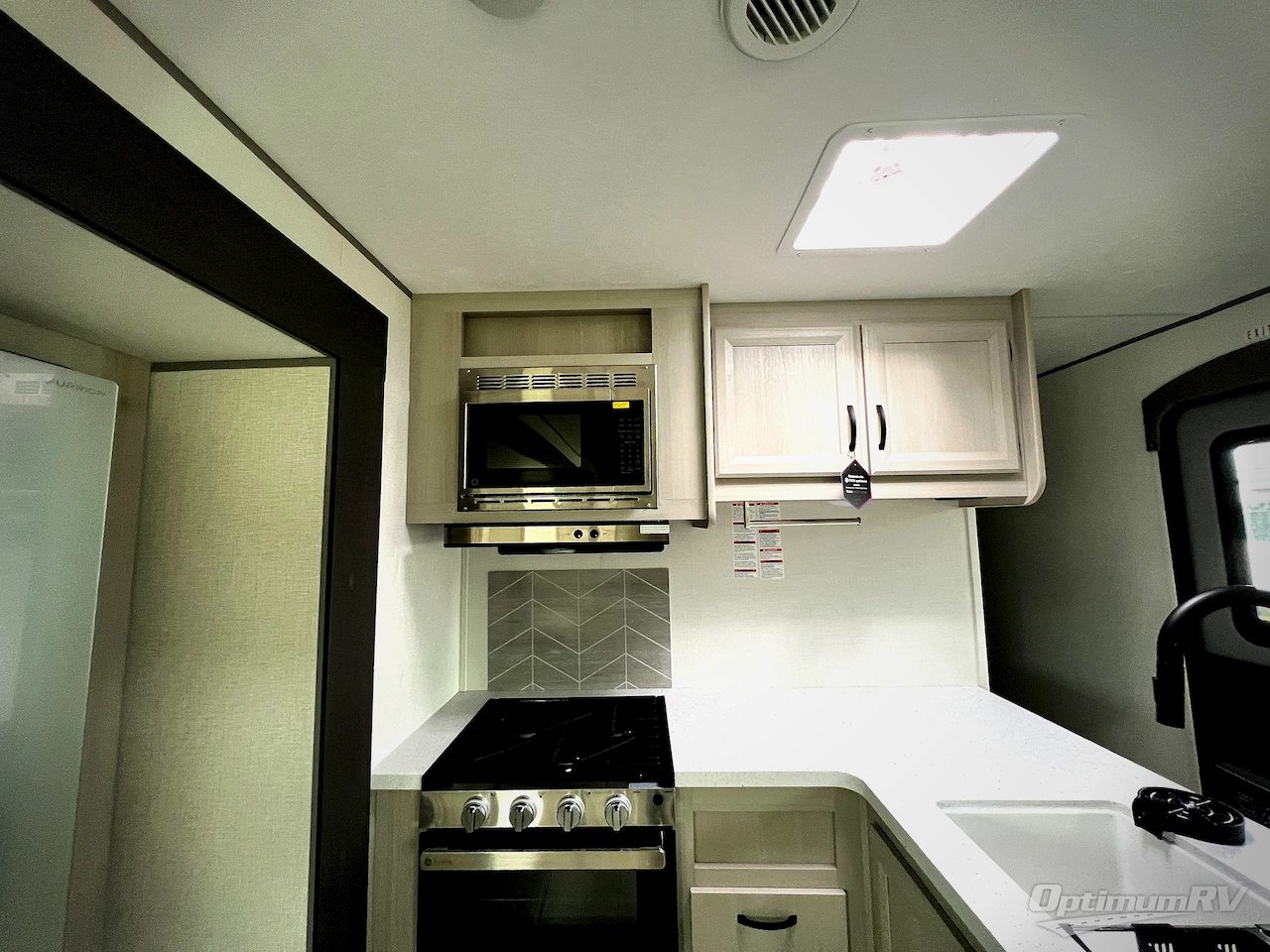 2027 Coachmen Catalina Legacy Edition 283RNR Photo 12
