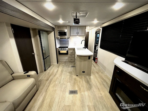 2027 Coachmen Catalina Legacy Edition 283RNR RV Photo 2