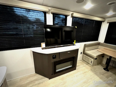 2027 Coachmen Catalina Legacy Edition 283RNR RV Photo 4
