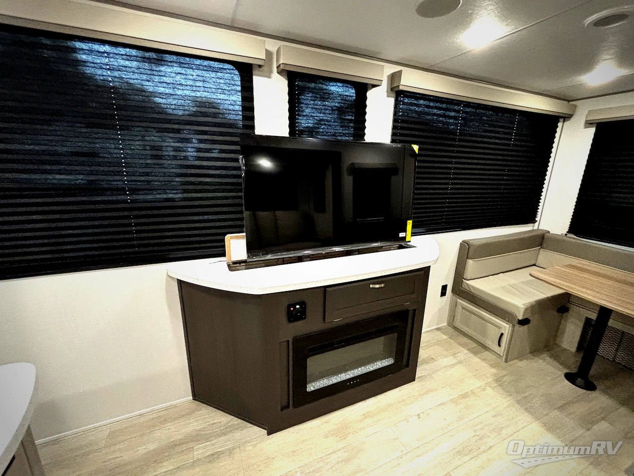2027 Coachmen Catalina Legacy Edition 283RNR Photo 13