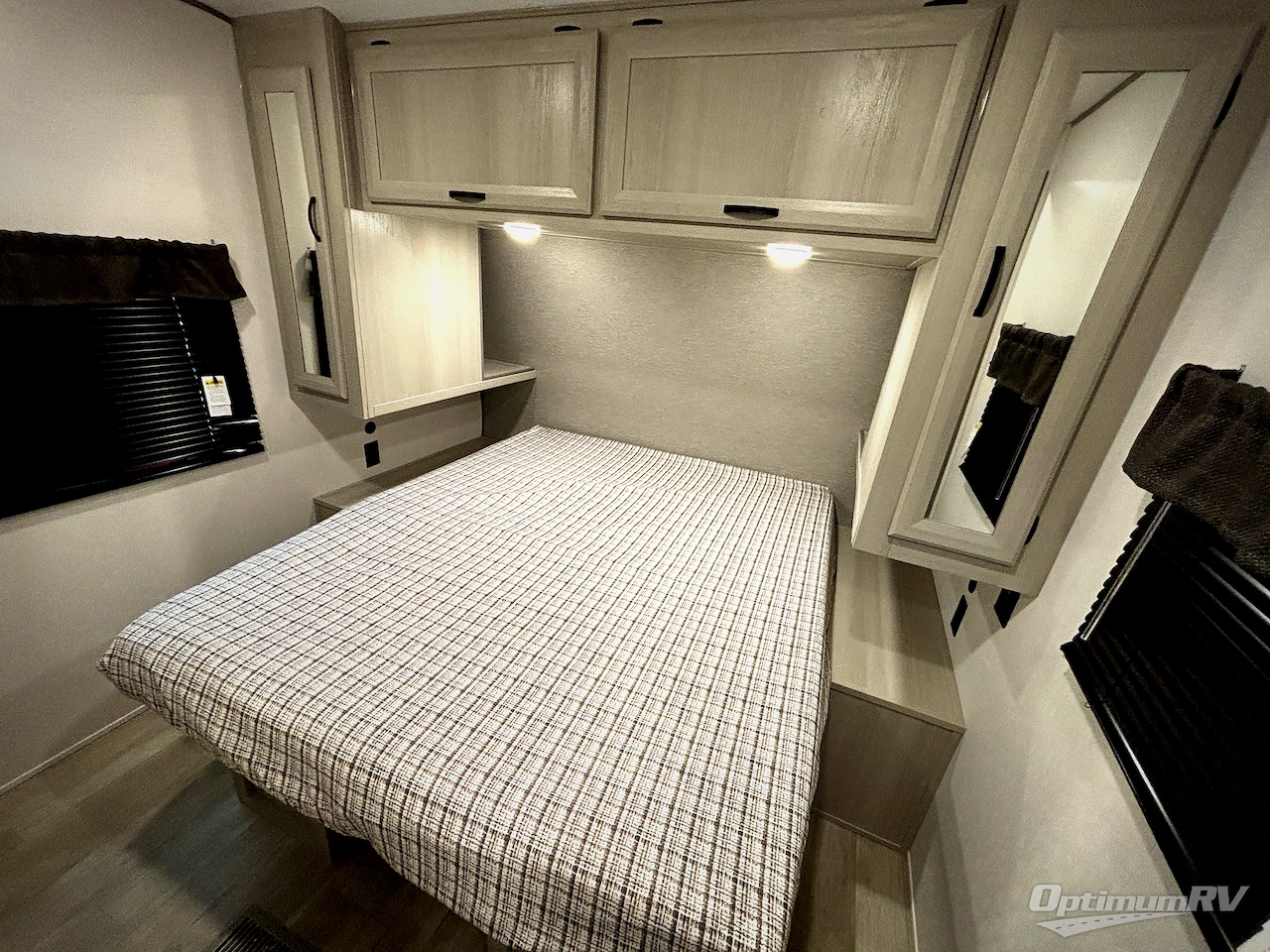 2027 Coachmen Catalina Legacy Edition 283RNR Photo 8