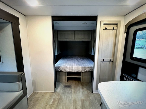 2027 Coachmen Catalina Summit Series 8 231BHS RV Photo 4