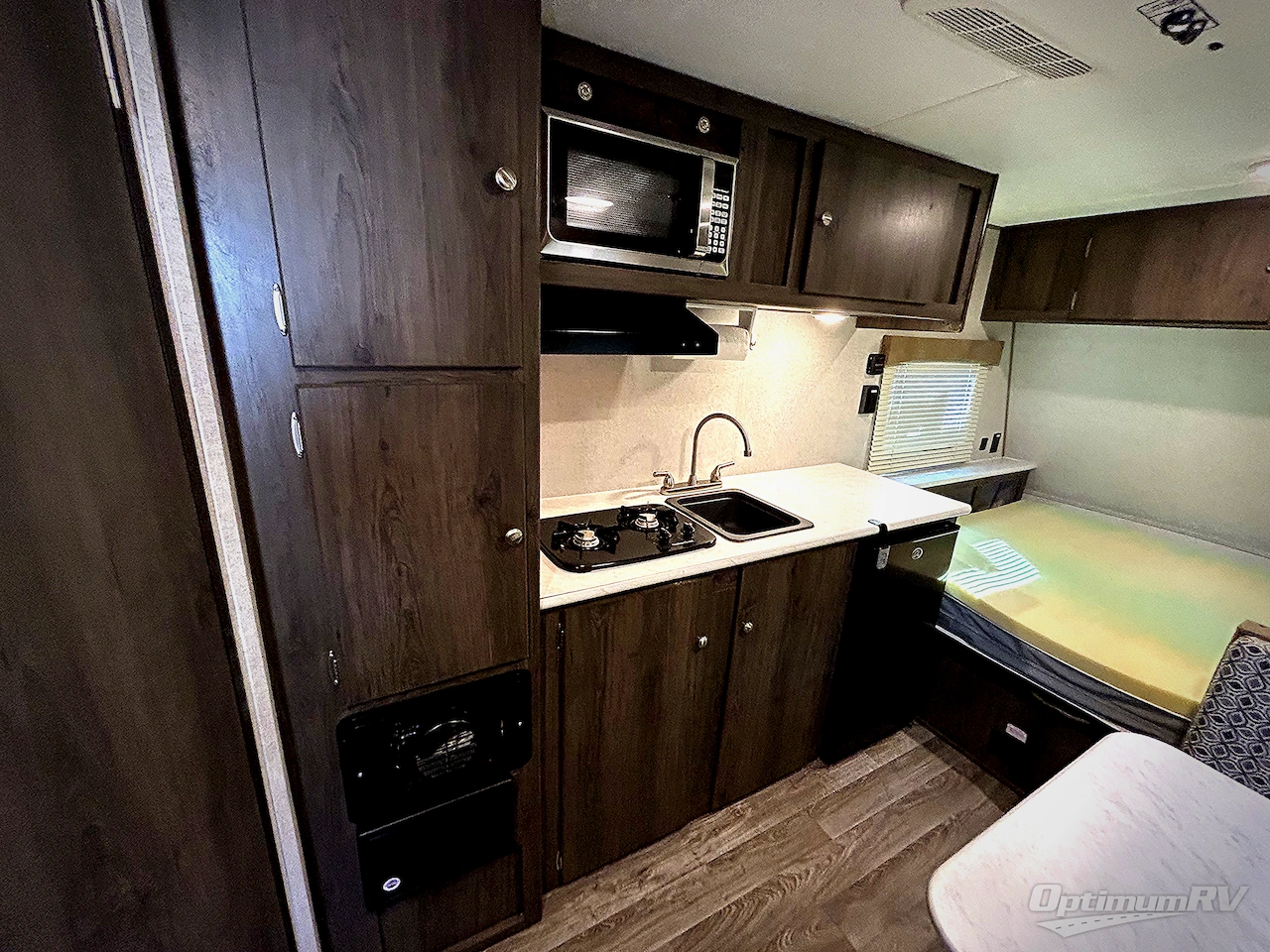 2020 Coachmen Clipper Cadet 16CFB Photo 5