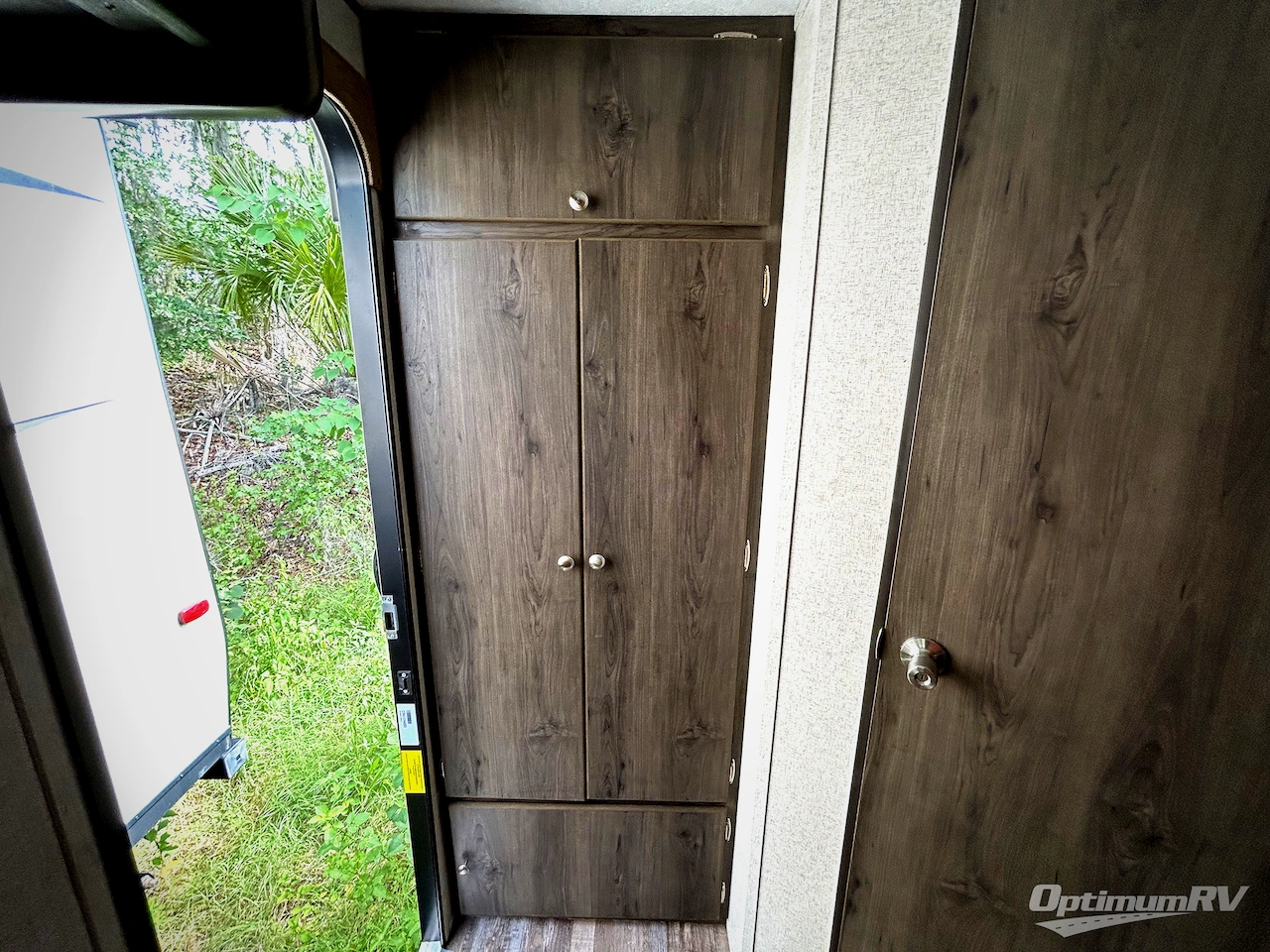 2020 Coachmen Clipper Cadet 16CFB Photo 12