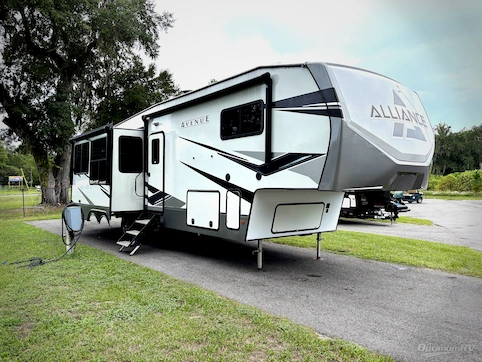 Used 2022 Alliance RV Avenue 32RLS Featured Photo