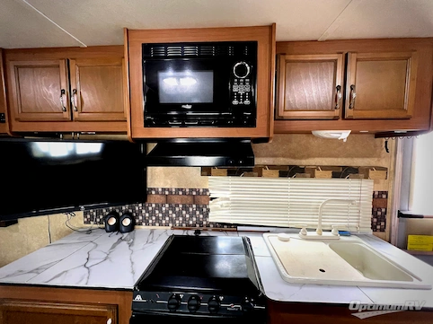 2014 Starcraft Launch 21FBS RV Photo 4