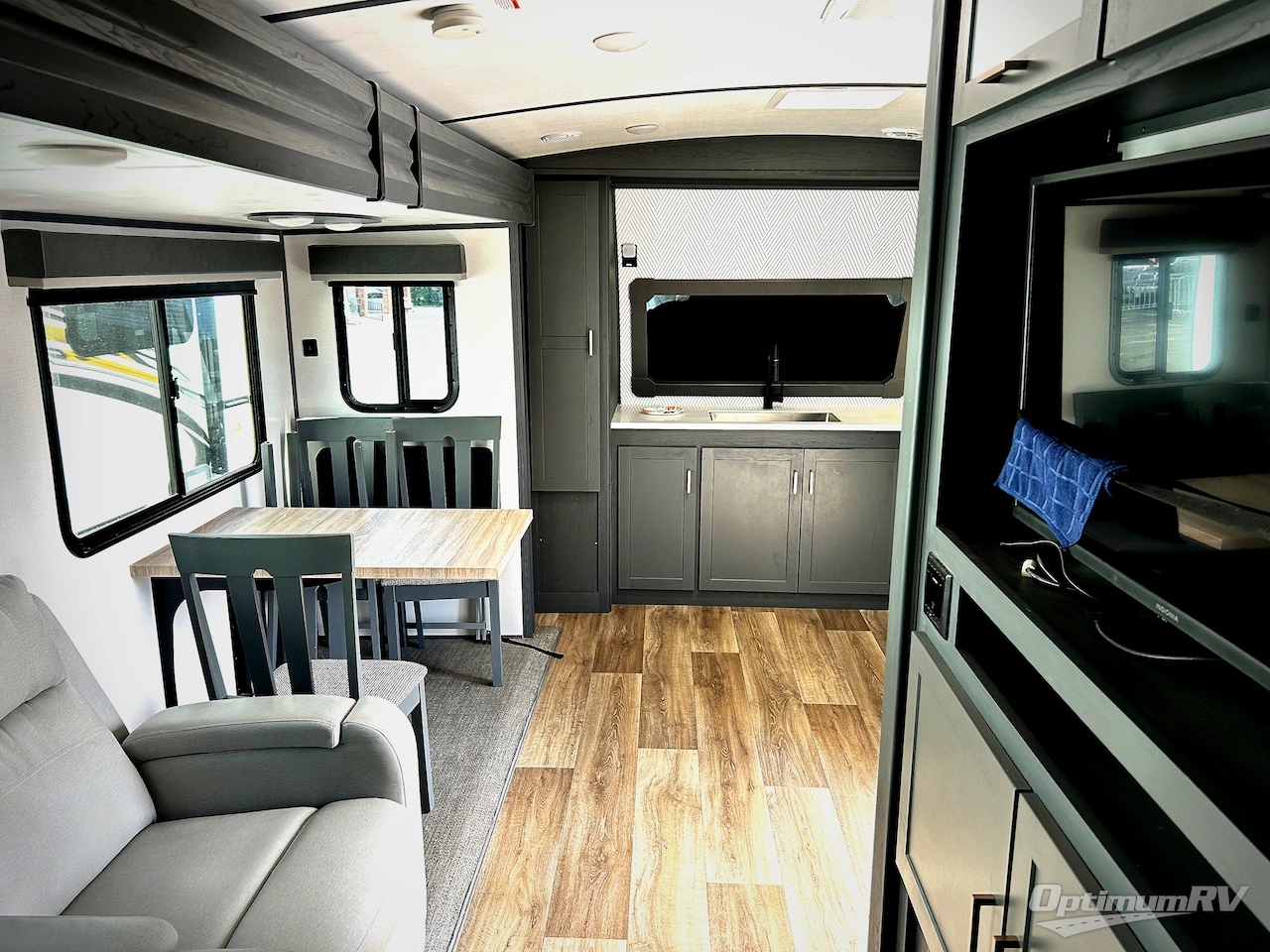 2023 Keystone Premier Ultra Lite 25FKPR Photo 6