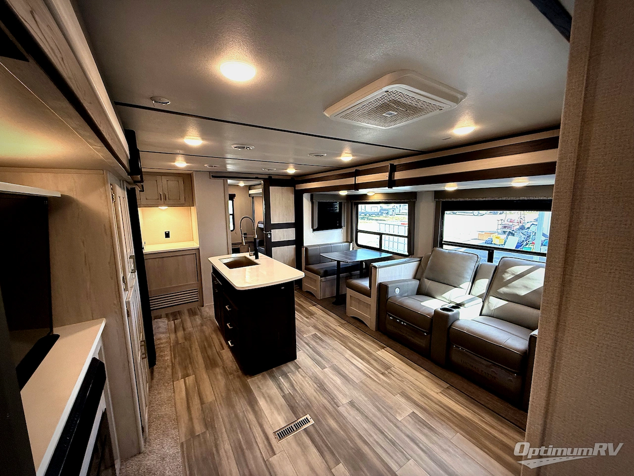 2023 Keystone Sprinter Limited 341BIK Photo 4