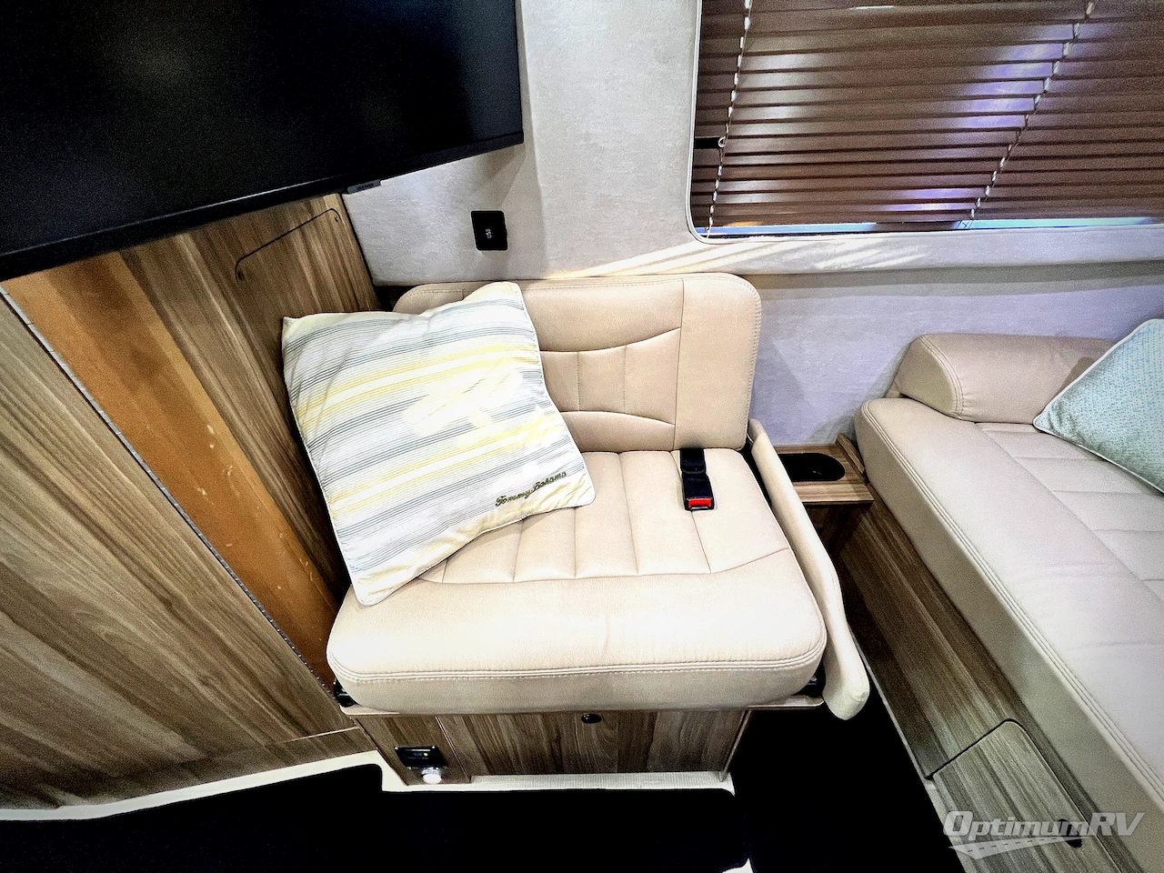 2018 Airstream Tommy Bahama Interstate Lounge Photo 18
