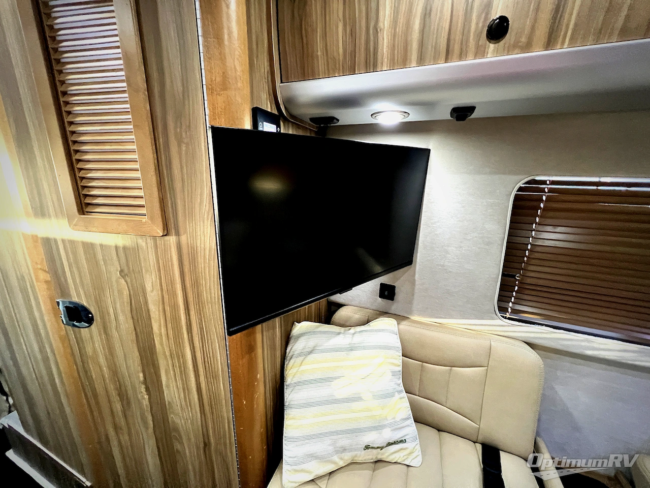 2018 Airstream Tommy Bahama Interstate Lounge Photo 17