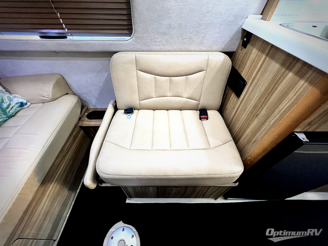 2018 Airstream Tommy Bahama Interstate Lounge Photo 20