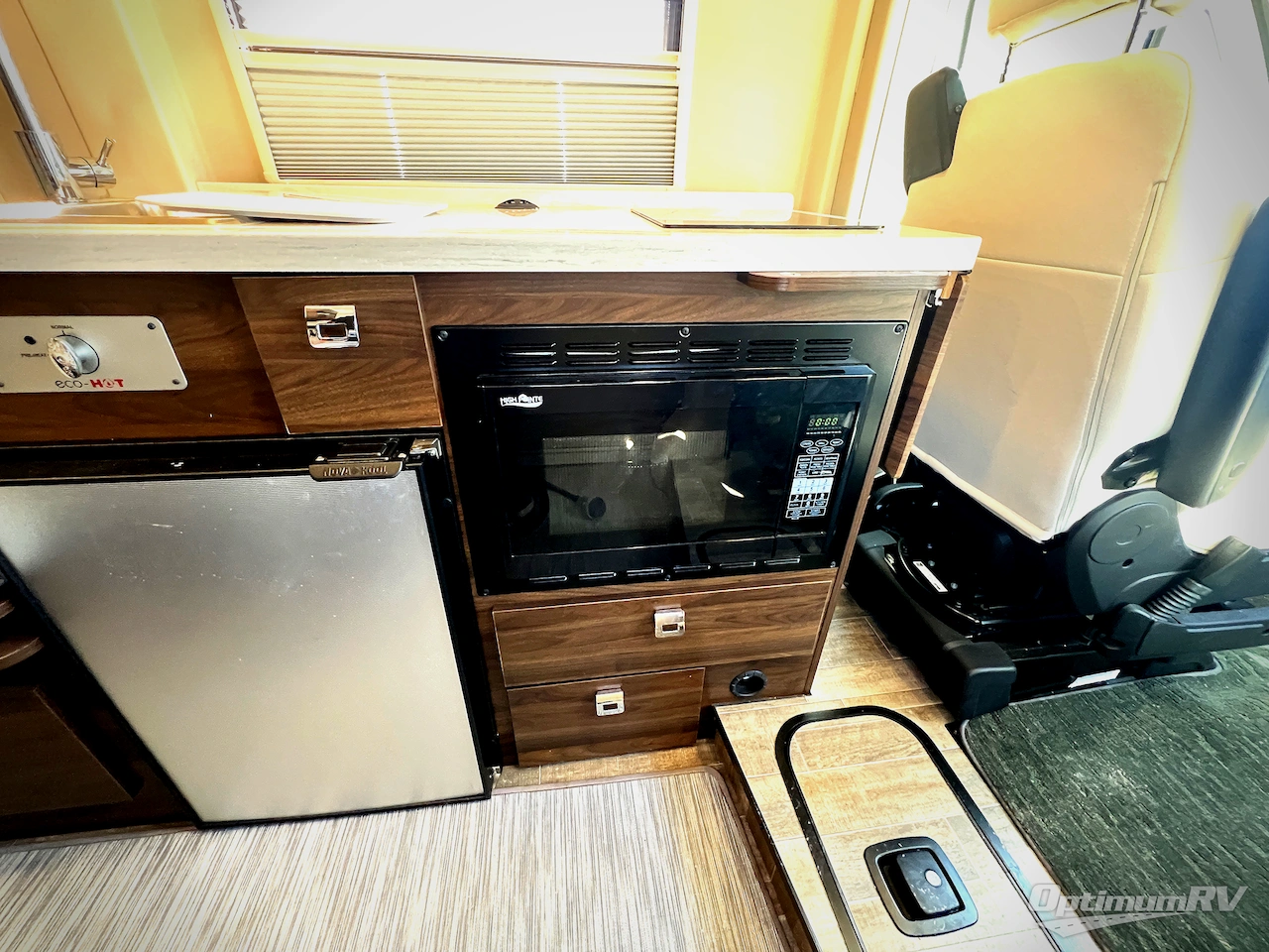 2022 Winnebago Travato 59KL Photo 11