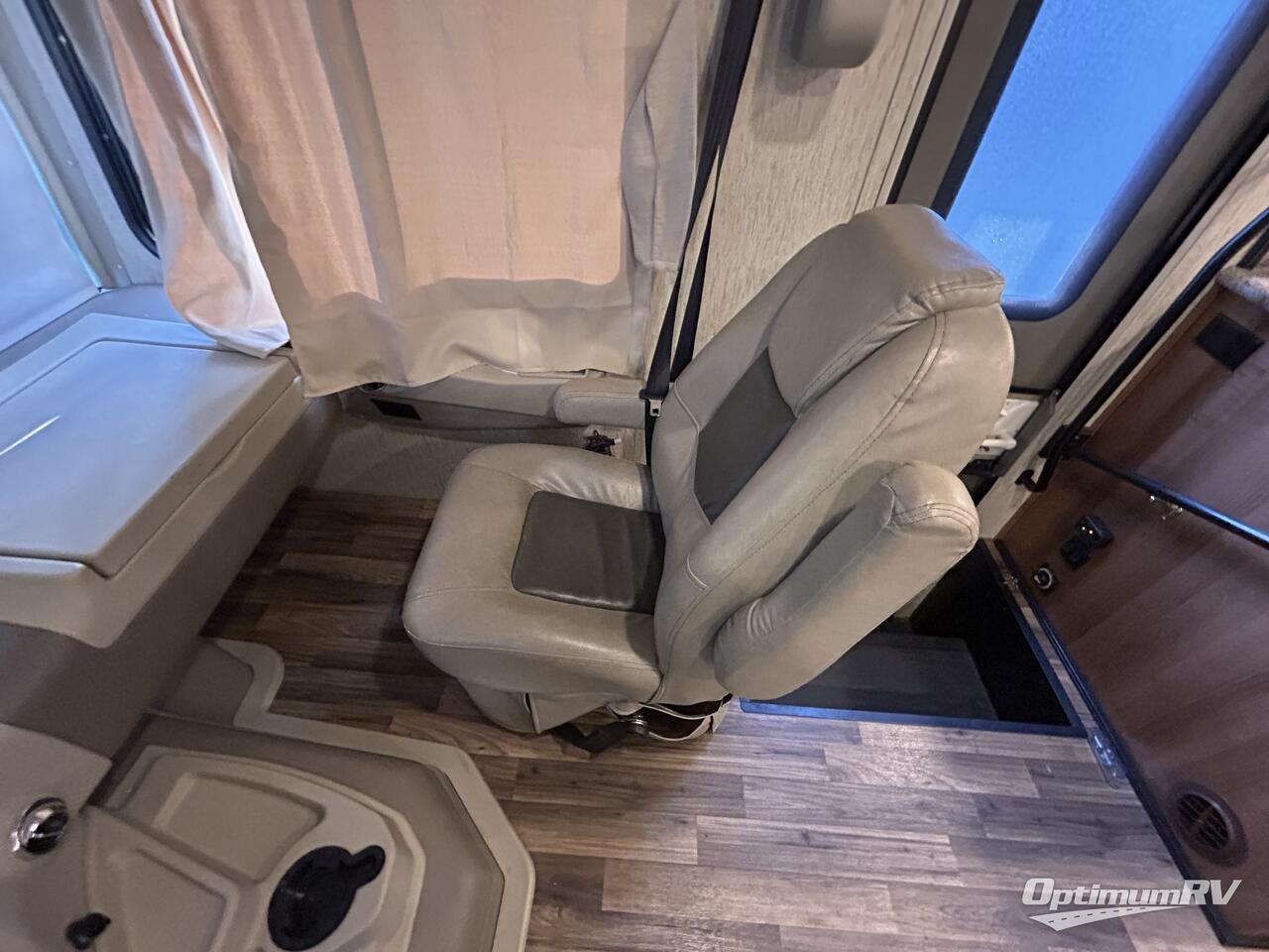 2018 Coachmen Mirada 31FW Photo 5