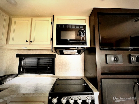 2023 Highland Ridge Range Lite 241BH RV Photo 3