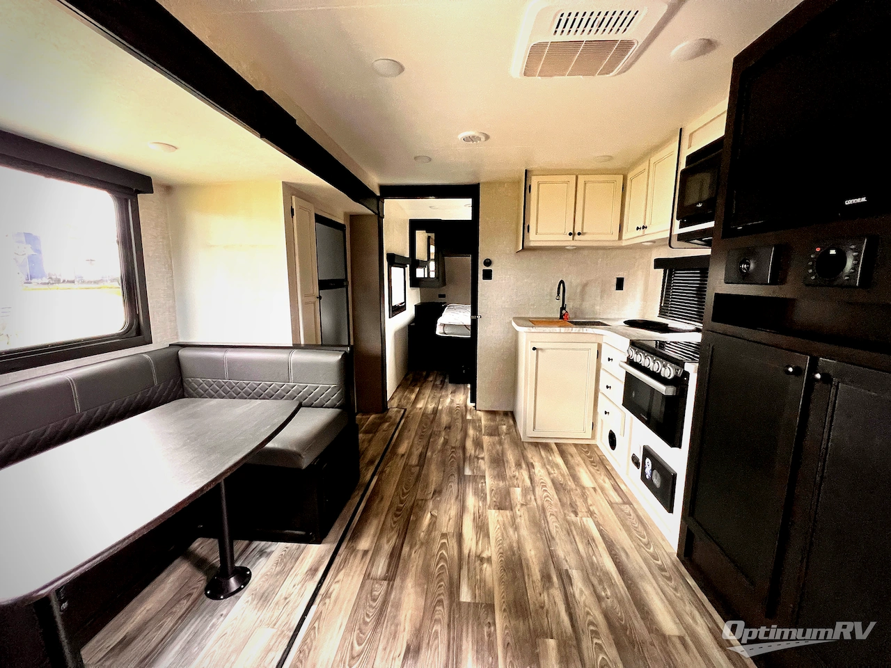 2023 Highland Ridge Range Lite 241BH Photo 6