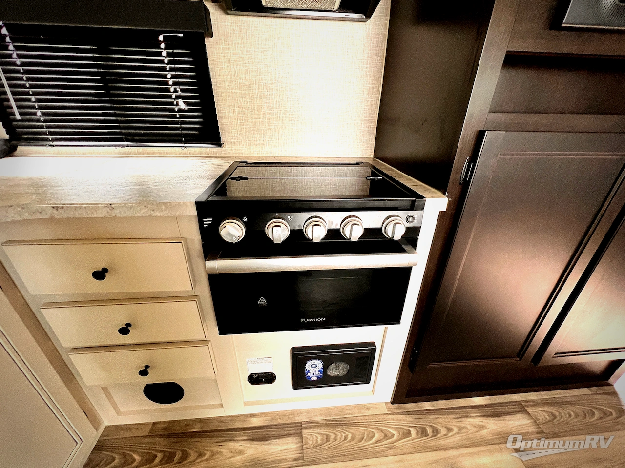 2023 Highland Ridge Range Lite 241BH Photo 10