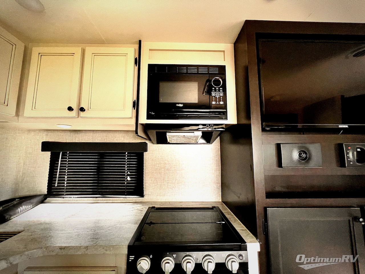 2023 Highland Ridge Range Lite 241BH Photo 11
