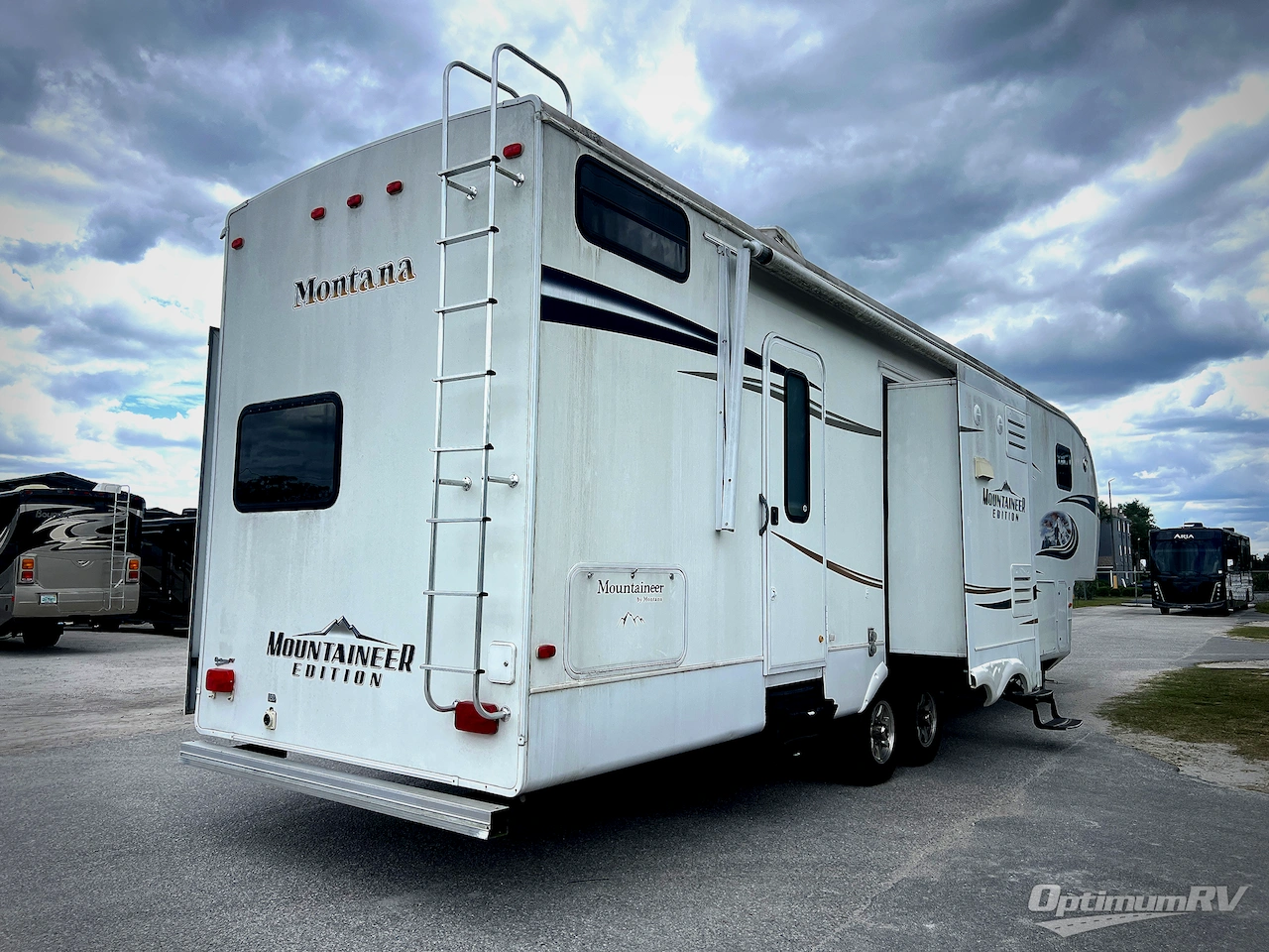 2011 Keystone Mountaineer 346LBQ Photo 3