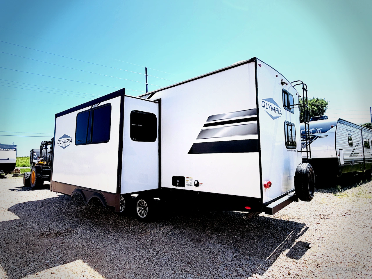 2023 Highland Ridge Range Lite 241BH Photo 3