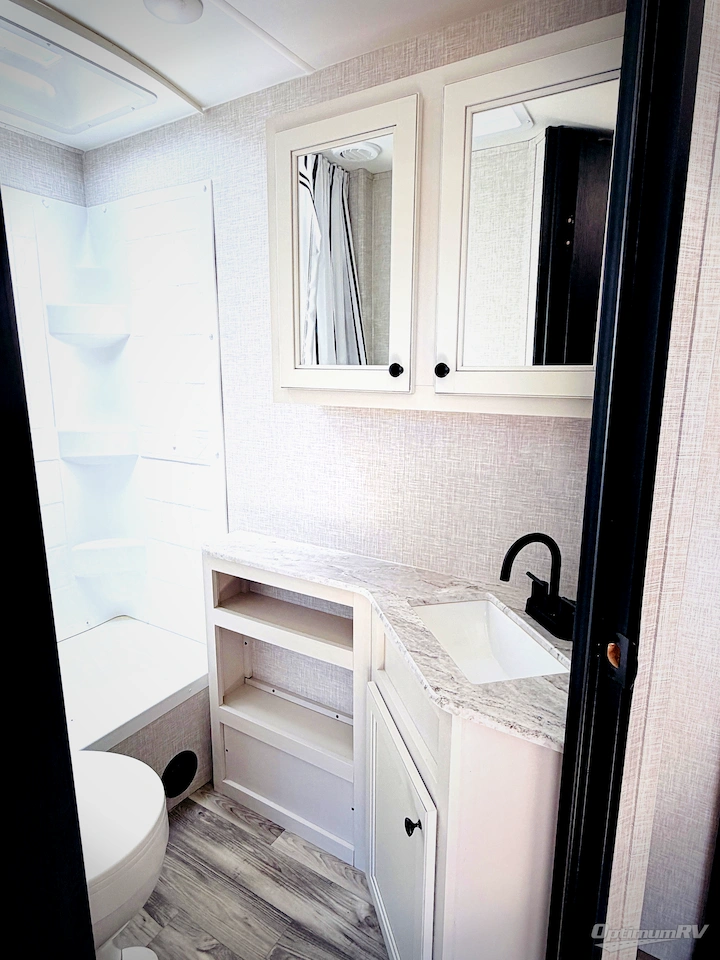 2023 Highland Ridge Range Lite 241BH Photo 10