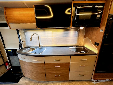 2018 Winnebago Navion 24D RV Photo 3