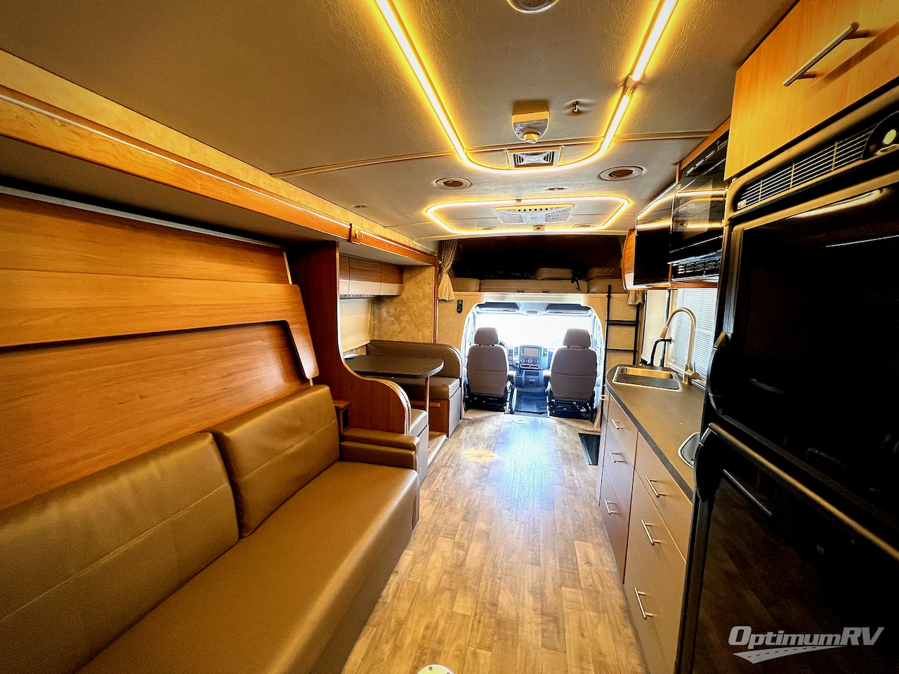 2018 Winnebago Navion 24D Photo 5