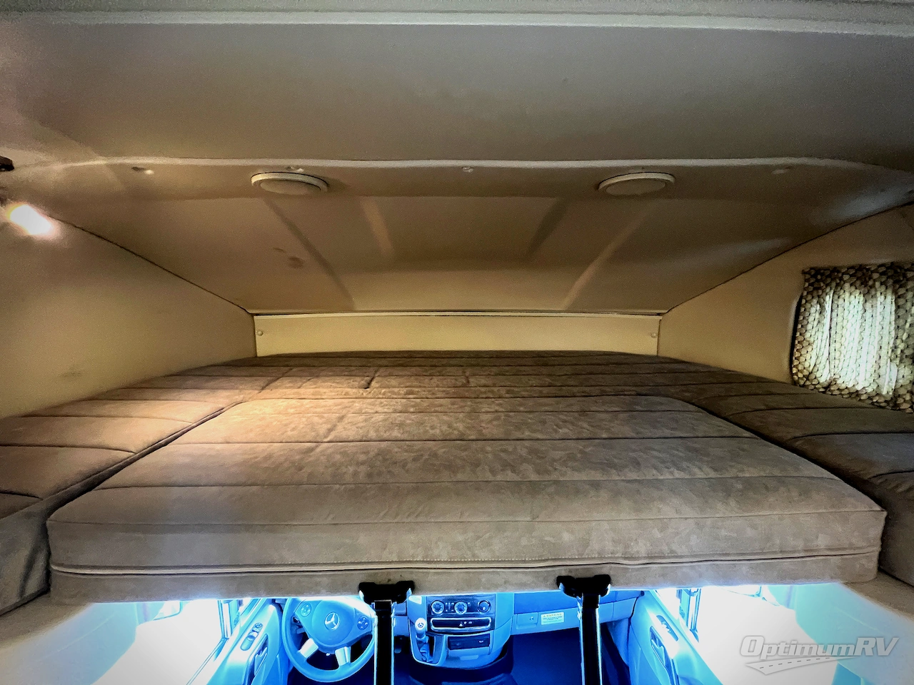 2018 Winnebago Navion 24D Photo 12
