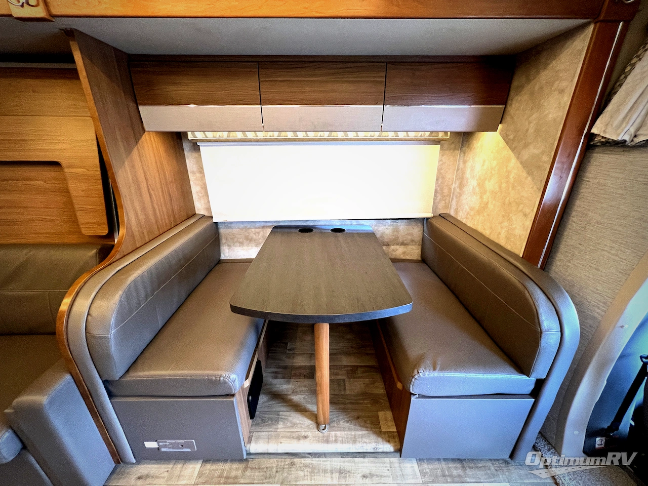 2018 Winnebago Navion 24D Photo 13