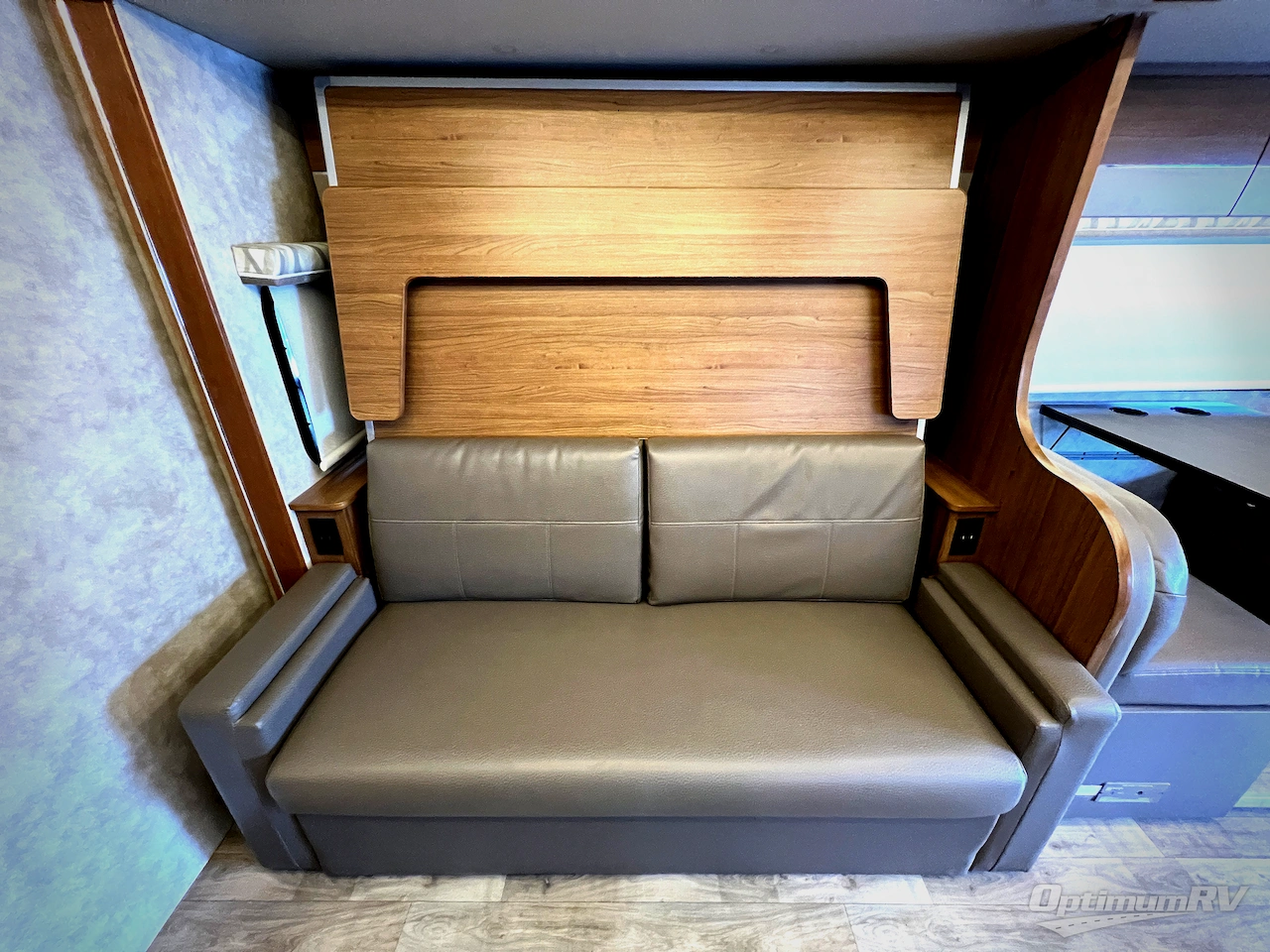 2018 Winnebago Navion 24D Photo 14