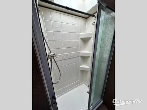 2016 Thor Hurricane 27K RV Photo 3