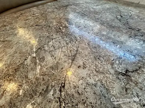 2016 Thor Hurricane 27K RV Photo 4