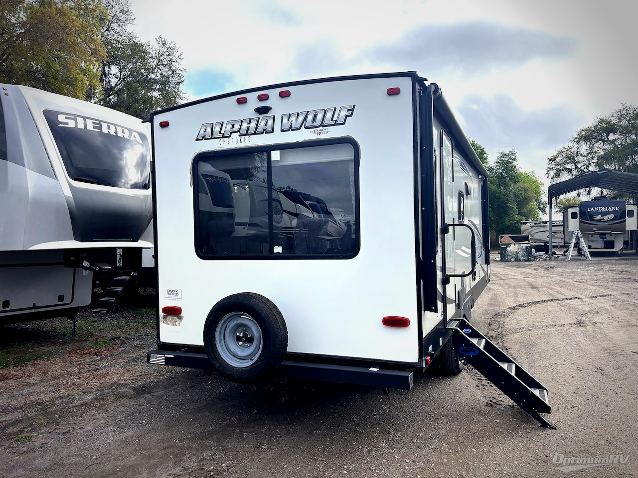 2020 Forest River Cherokee Alpha Wolf 23RD-L Photo 2