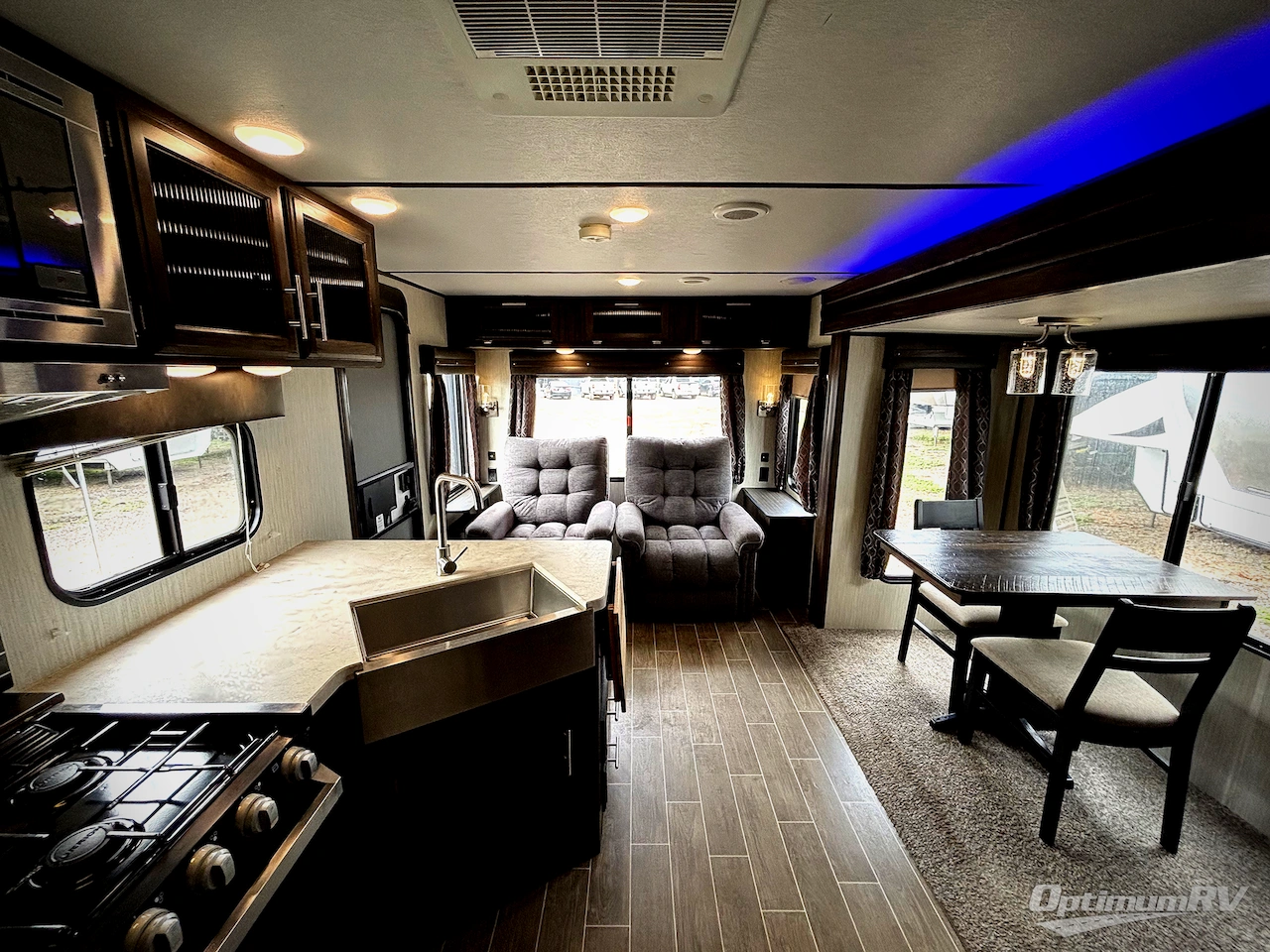 2020 Forest River Cherokee Alpha Wolf 23RD-L Photo 5